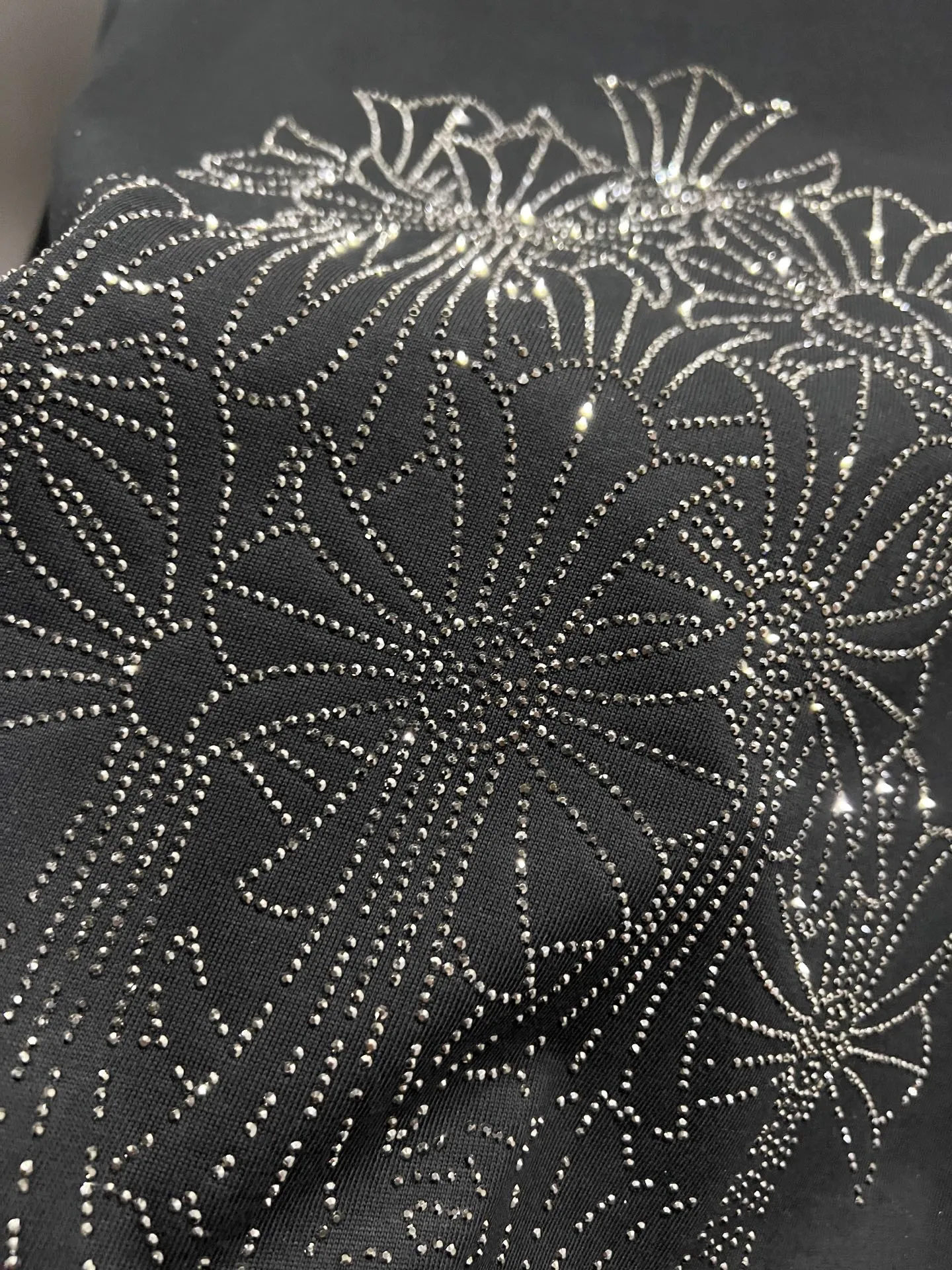 🅿️190 CH Crowe 2025 Autumn and Winter New Short-sleeved T-shirt Cross Middle Eastern Australian Diamonds Raindrop Meteor Shower Design Craftsmanship The real thing is great🔥Same style for men and women Loose version Size S M L XL XXL Five sizes Black White